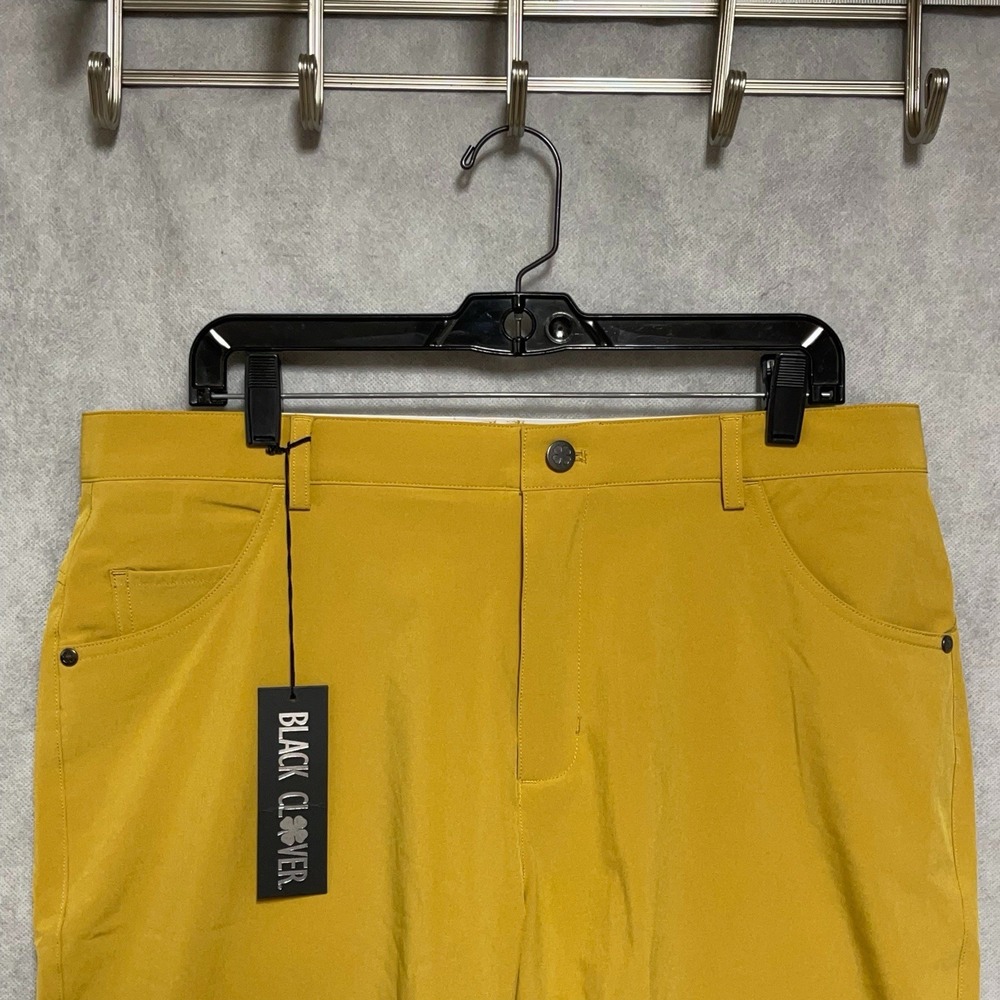 NWT Black Clover Shorts Men 34 Gold Optimus Performance Lightweight Golf Active